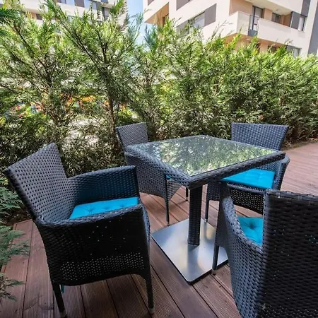 Labyrinth - Free Parking Space Included וארנה