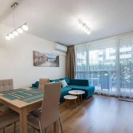 Labyrinth - Free Parking Space Included דירה *