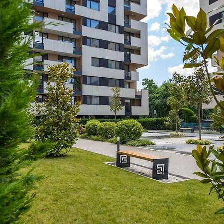 Labyrinth - Free Parking Space Included וארנה