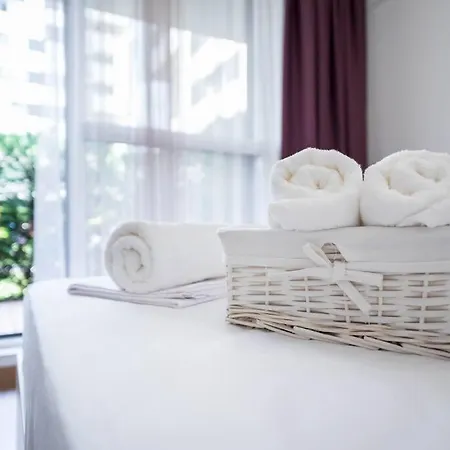 Labyrinth - Free Parking Space Included וארנה