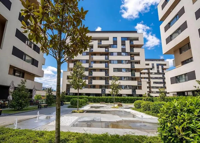 Labyrinth - Free Parking Space Included * Warna