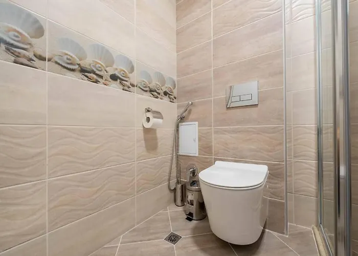 Labyrinth - Free Parking Space Included * Warna