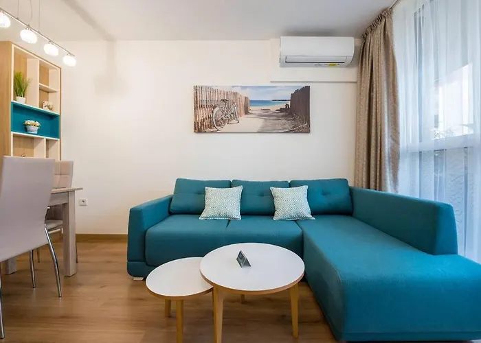 Labyrinth - Free Parking Space Included * Warna