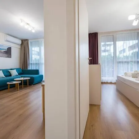 Labyrinth - Free Parking Space Included Apartament *