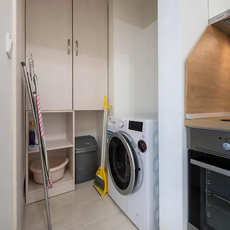 Labyrinth - Free Parking Space Included *