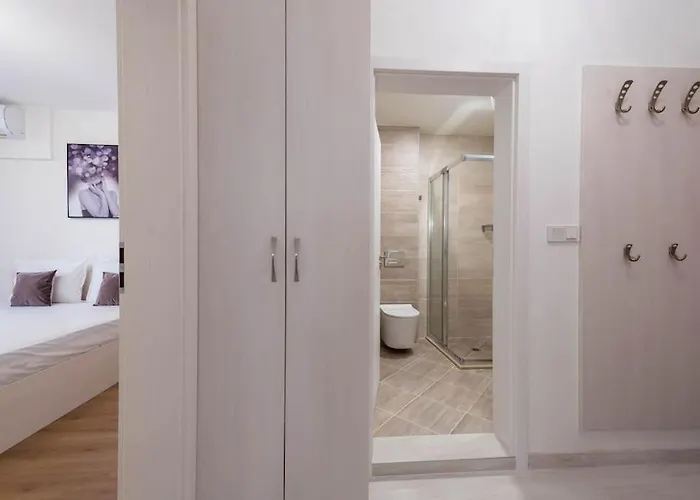 Labyrinth - Free Parking Space Included Apartment