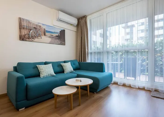 Labyrinth - Free Parking Space Included *